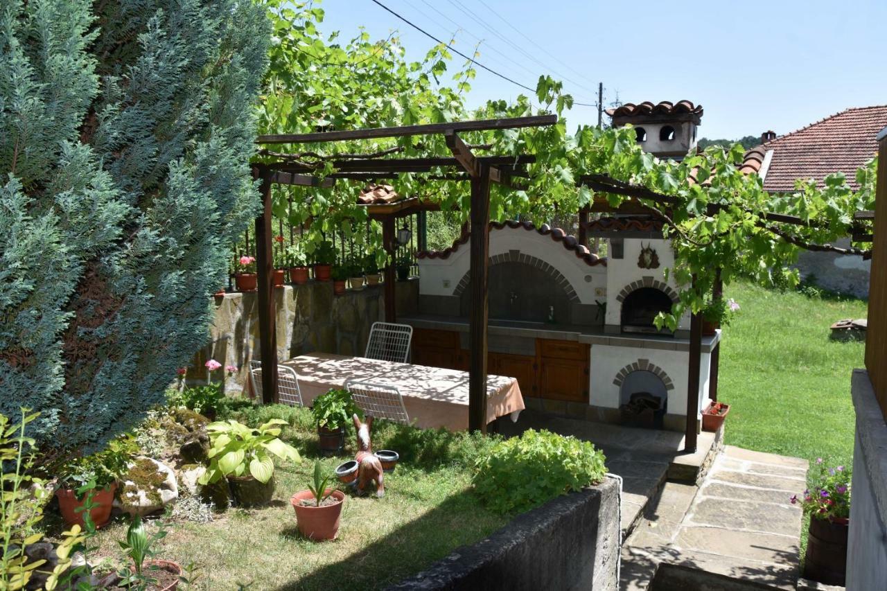 Къща Поколения Tryavna Esterno foto