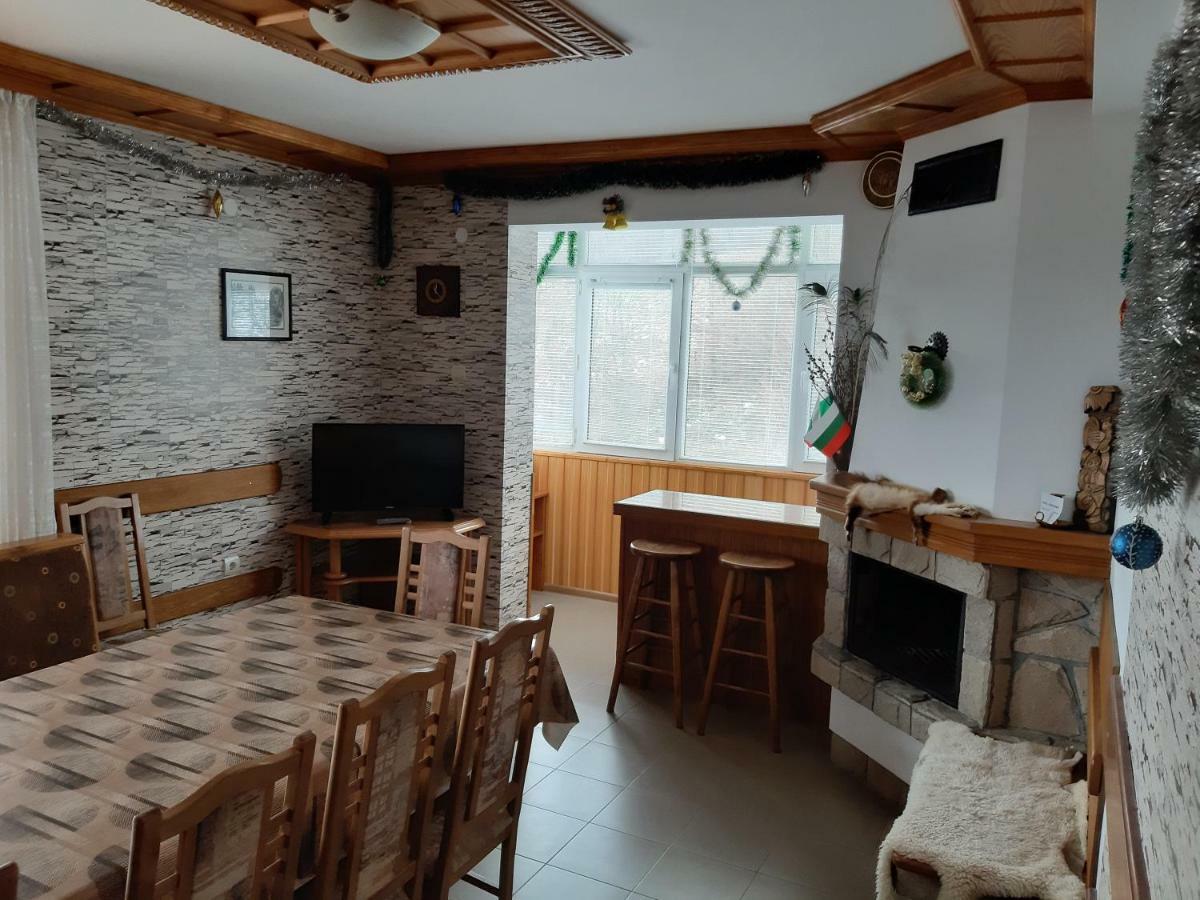 Къща Поколения Tryavna Esterno foto
